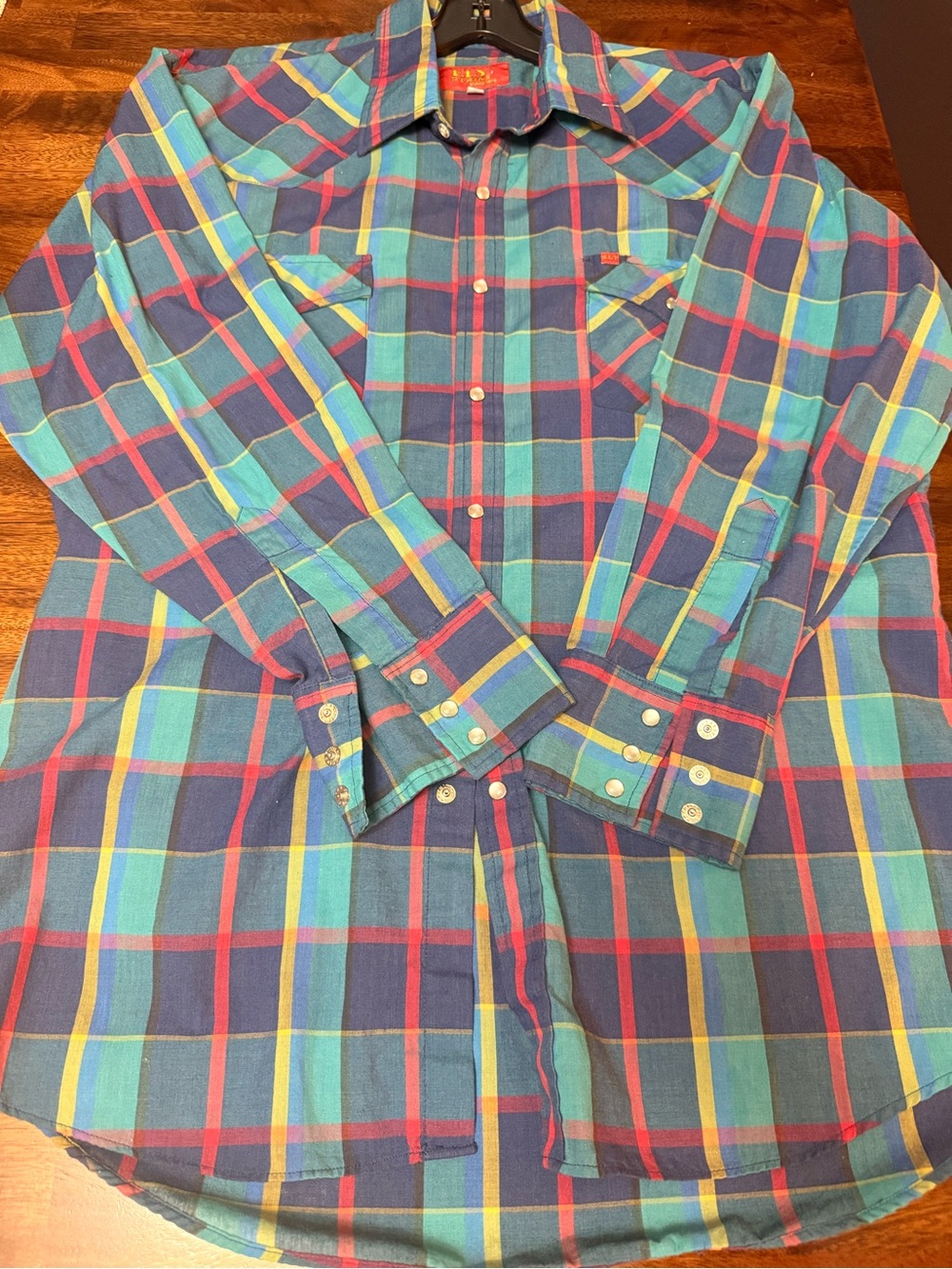 Casual Long-Sleeve Plaid Button-Down Shirt in Teal, Navy & Red